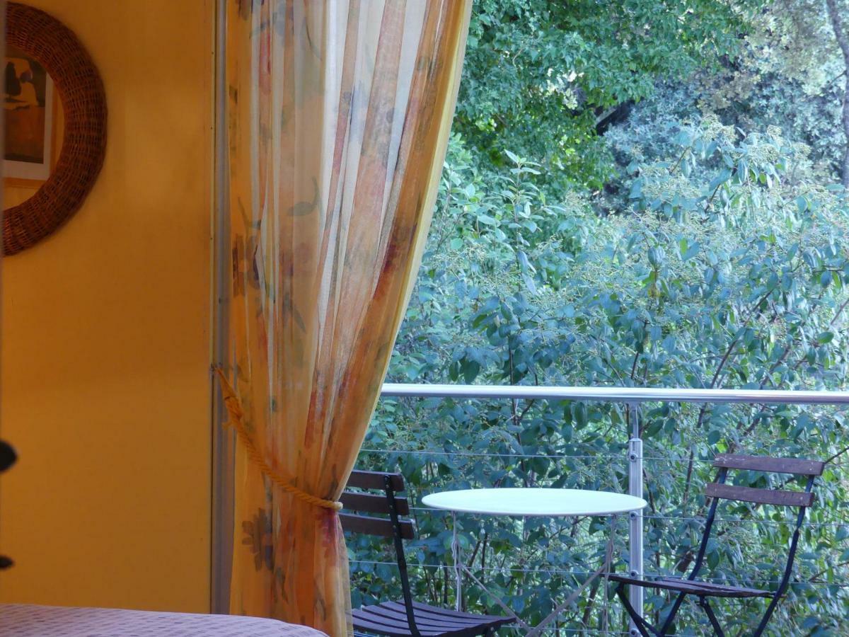 Les 3 Saisons Acomodação com café da manhã Cucuron Exterior foto